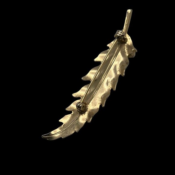 Leaf Brooch Textured Gold Tone Faux Pearl Accent Vintage Pin‎ - Picture 2 of 8